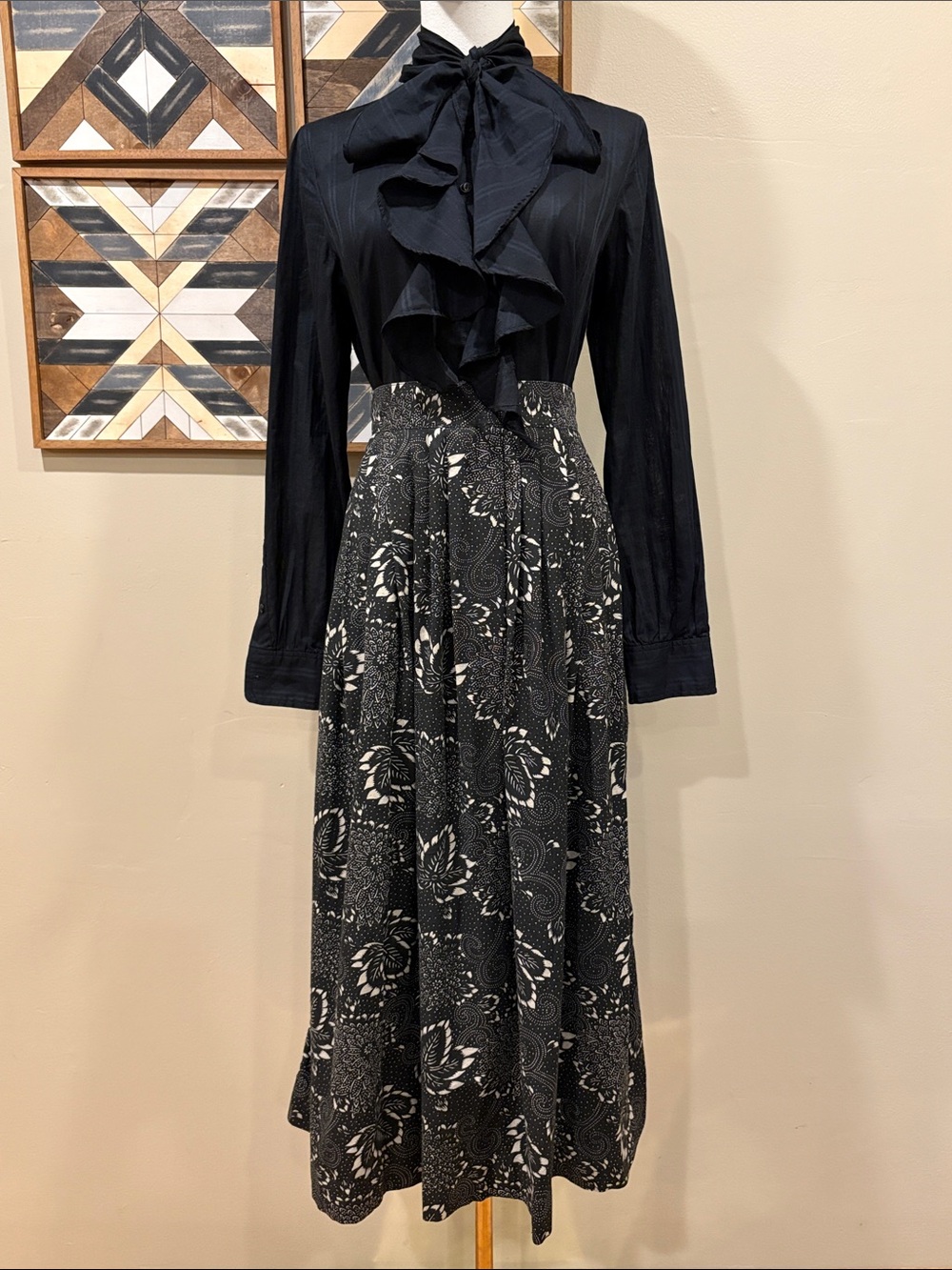 Vintage Ralph Lauren 80s Black and Cream Floral Pleated A-Line Skirt size 6
